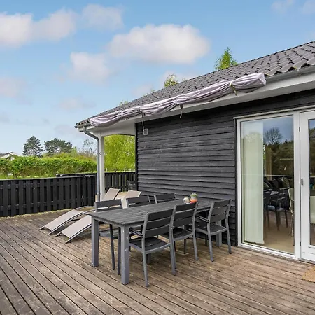 Holiday home 3 Bedroom Cozy In Humble